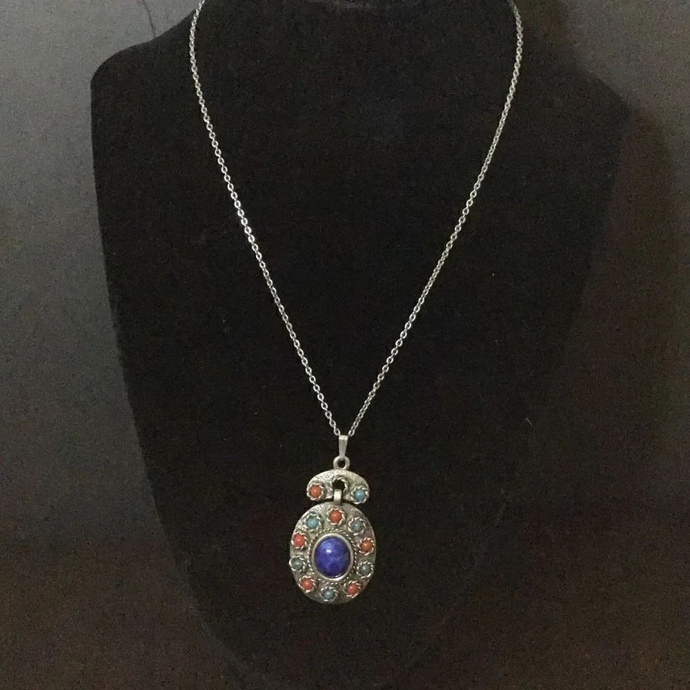 Vintage, Sarah Coventry Navajo style pendant necklace 